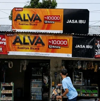 Papan nama toko Alva